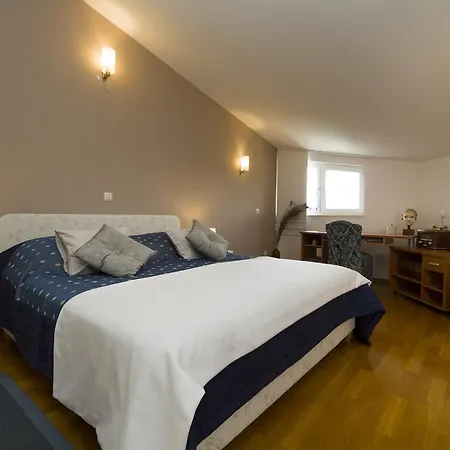 Omnes Holiday home *