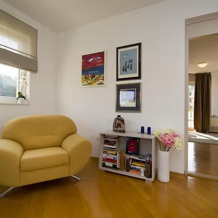 Omnes بيت للعطل Ražanj