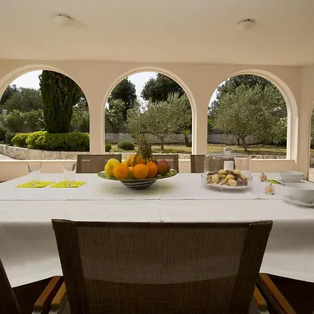 Omnes بيت للعطل Ražanj